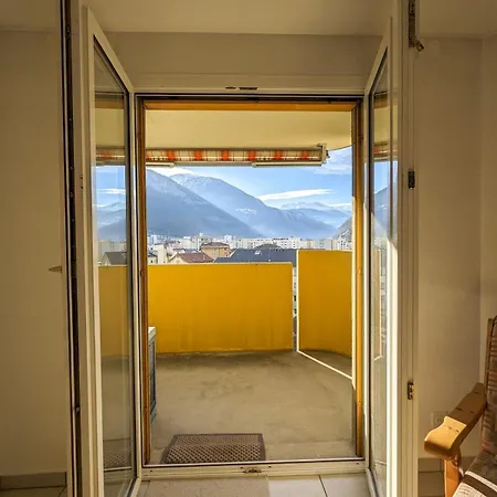 Apartmán Above The Rooftops - Mountain Panorama *