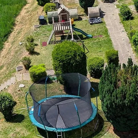 Above The Rooftops - Mountain Panorama דירה *