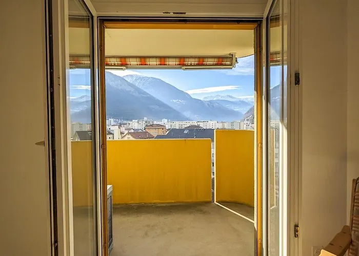 Apartmán Above The Rooftops - Mountain Panorama *